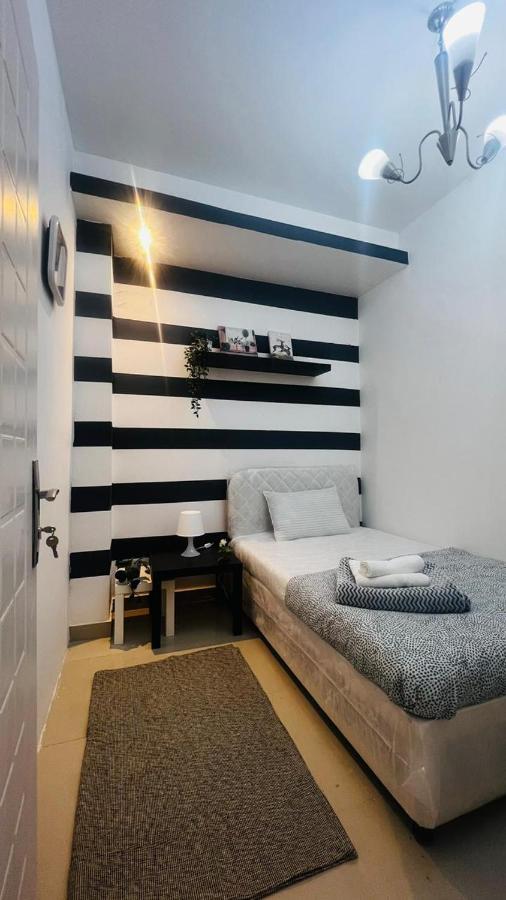 Quarto em Acomodações Particulares Fashion Partition Near Mall Of The Emirates