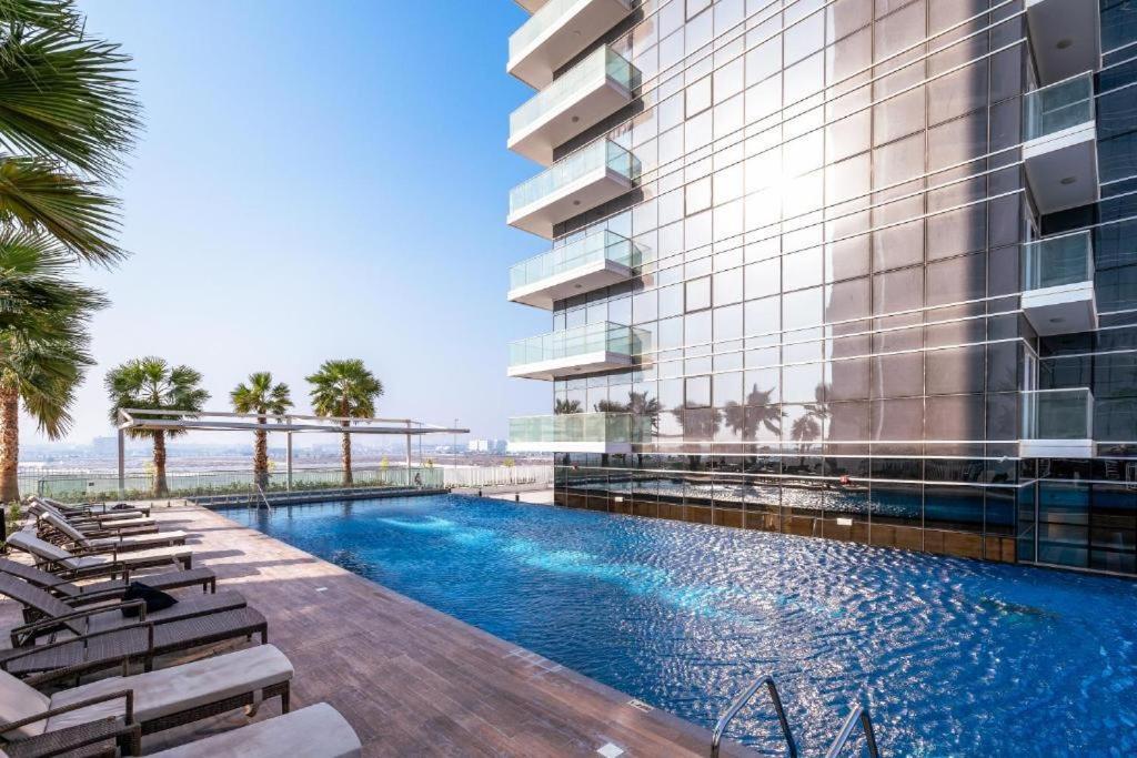 Beautiful Studio In Damac Hills Apartamento