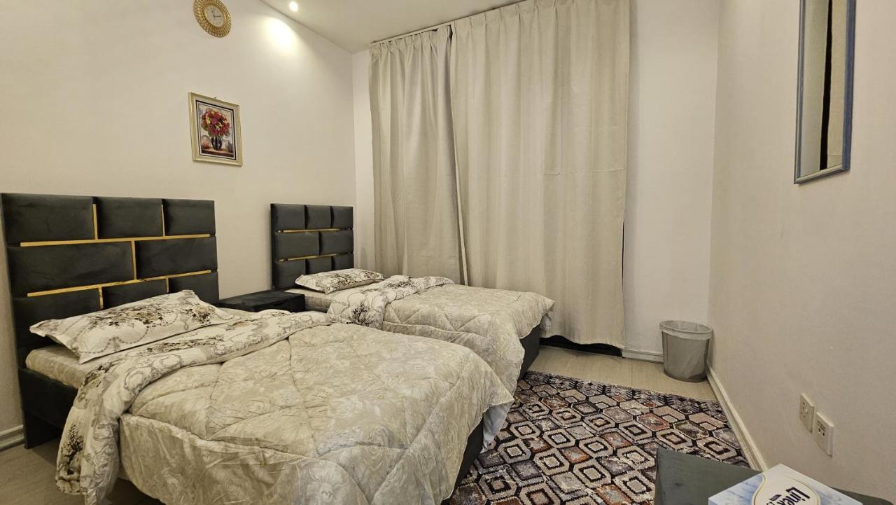 Pensión In - Private Roombalcony In A Dubái