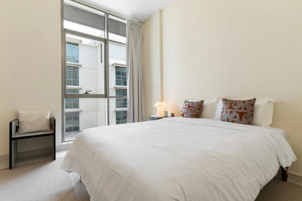 Larbi Luxurious 1br In Polo Apartment *
