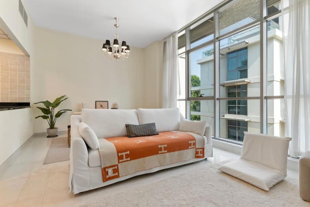 Apartment Larbi Luxurious 1br In Polo Dubai