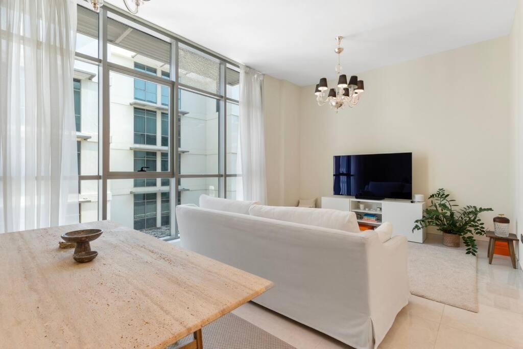 Larbi Luxurious 1br In Polo * Dubai