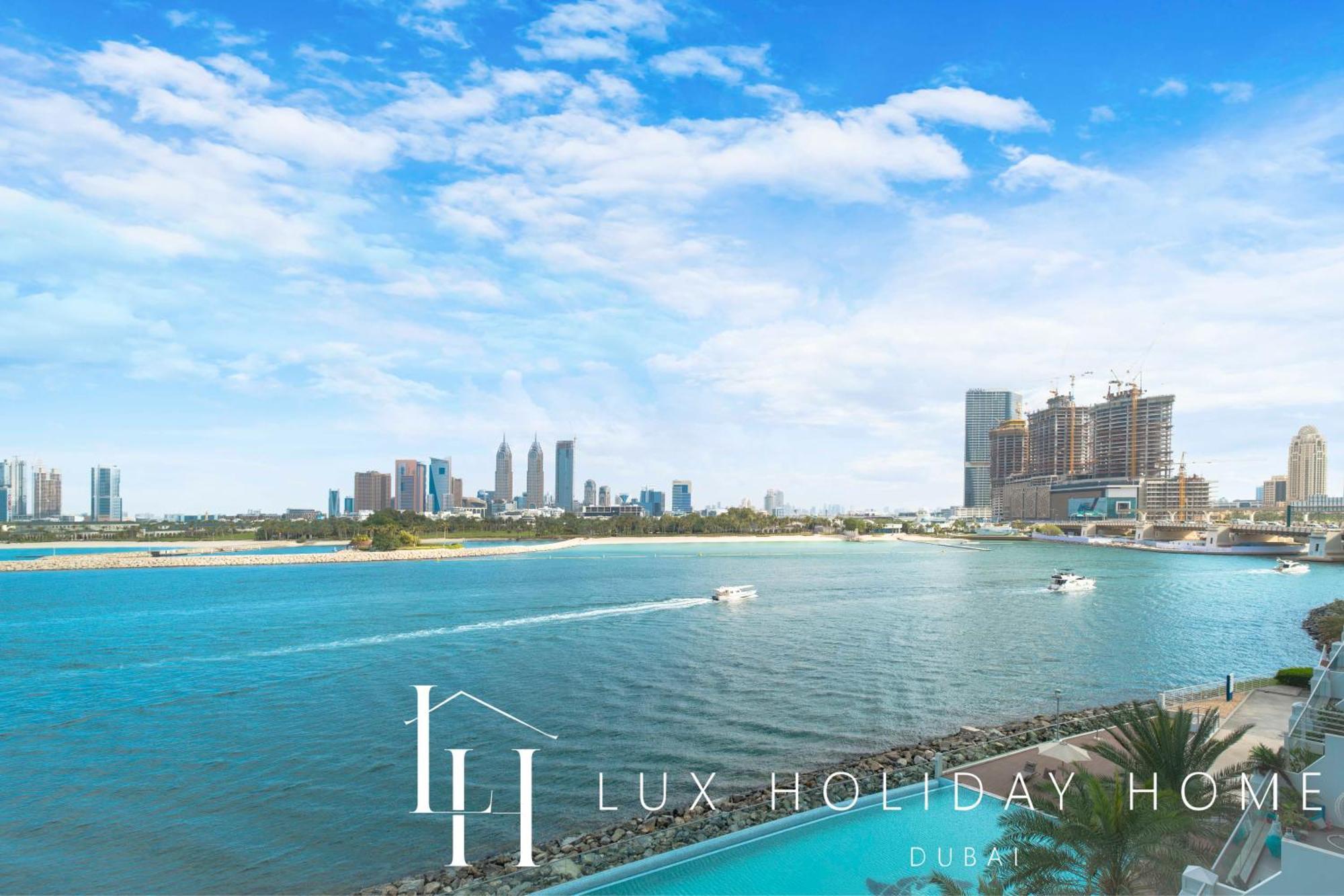 Lux Opulent Island Burj Khalifa View 7 *