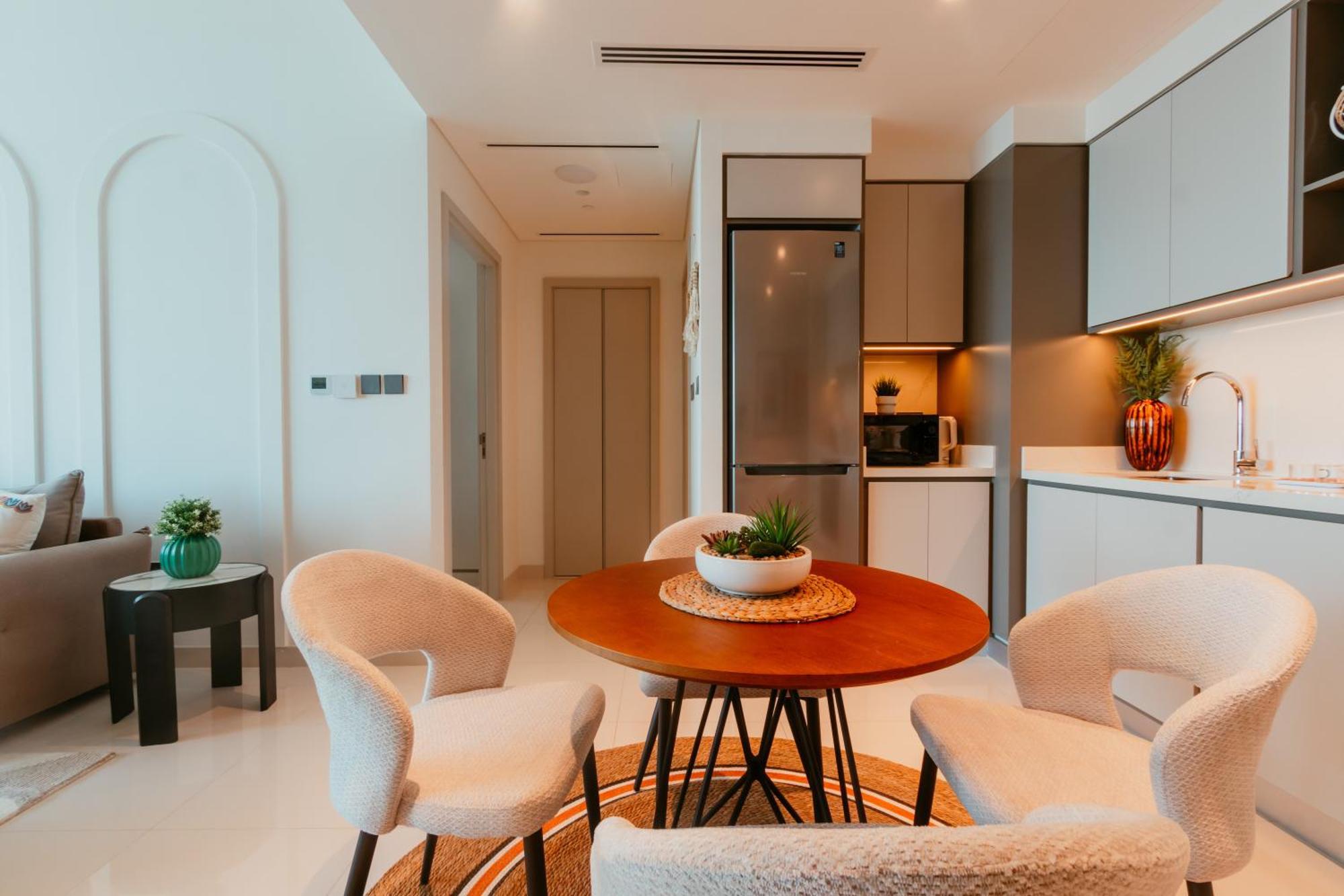 Oceanfront Escape: Stylish 1 Bedroom In Beachfront Apartment