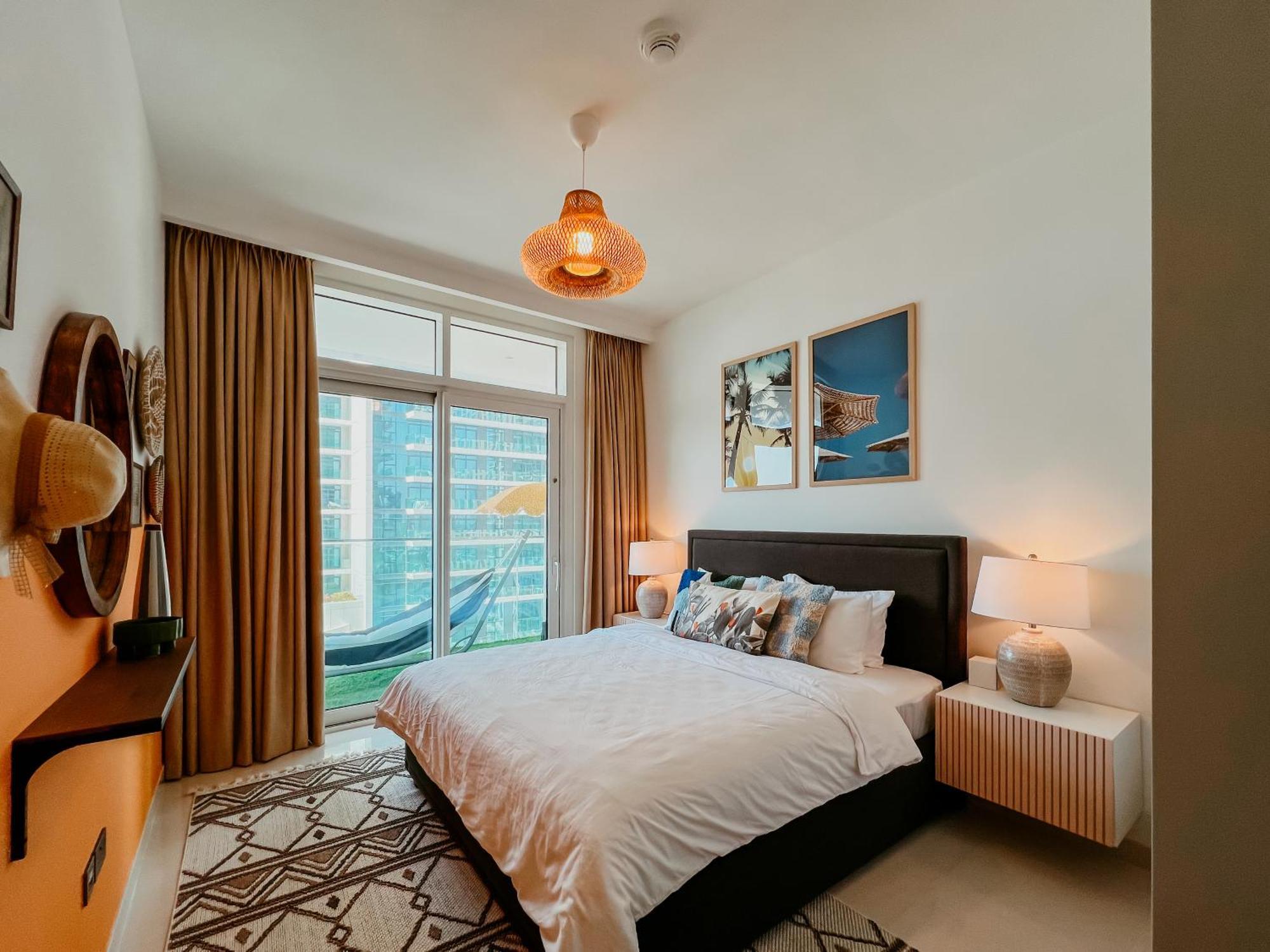 Oceanfront Escape: Stylish 1 Bedroom In Beachfront Dubai