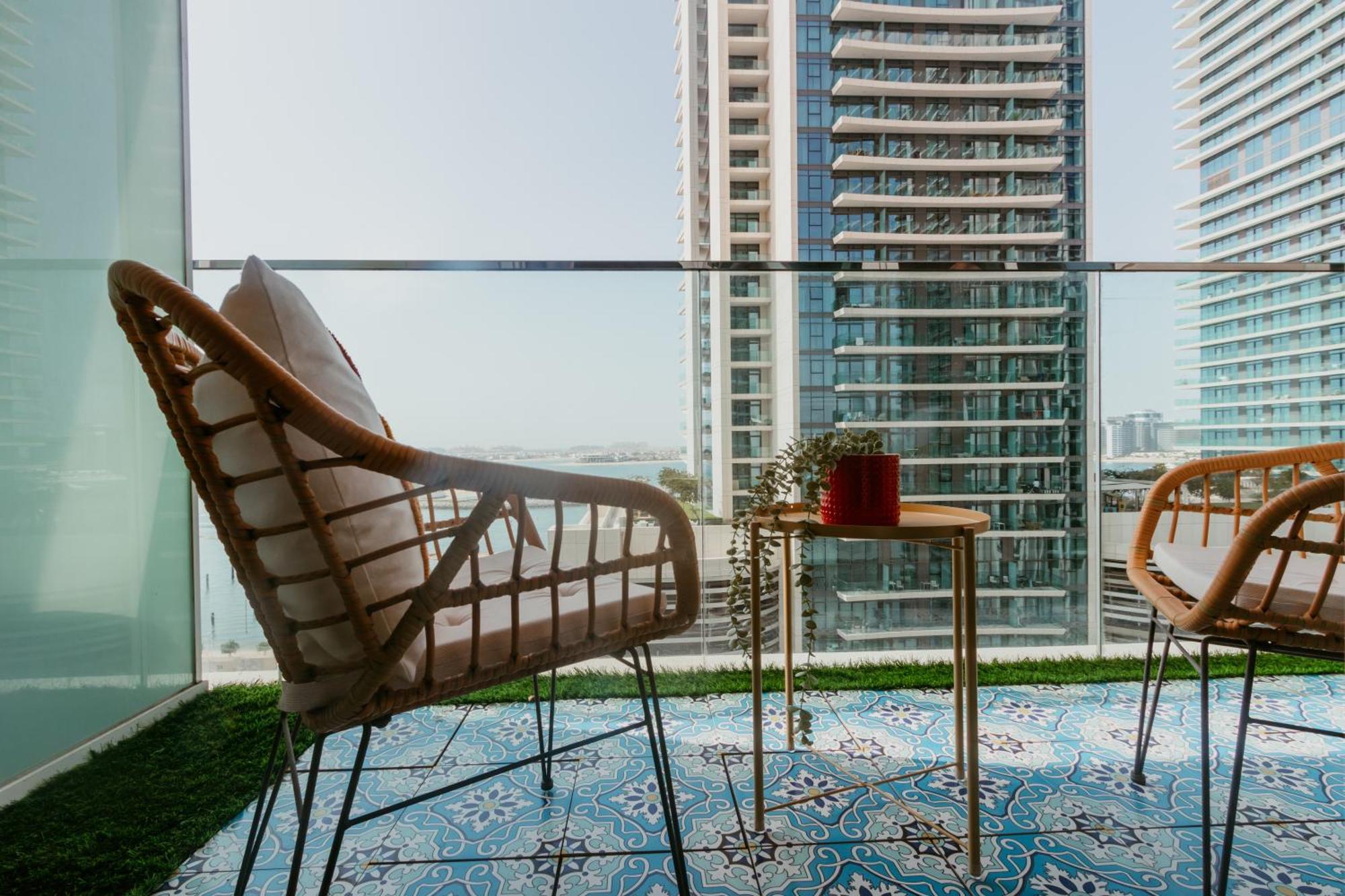 Oceanfront Escape: Stylish 1 Bedroom In Beachfront