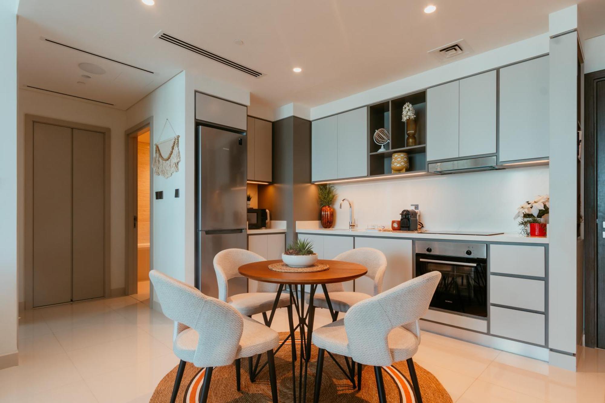 Apartment Oceanfront Escape: Stylish 1 Bedroom In Beachfront Dubai