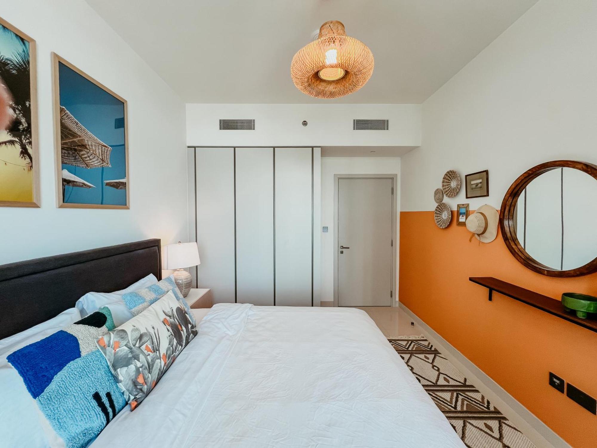 Oceanfront Escape: Stylish 1 Bedroom In Beachfront Dubai