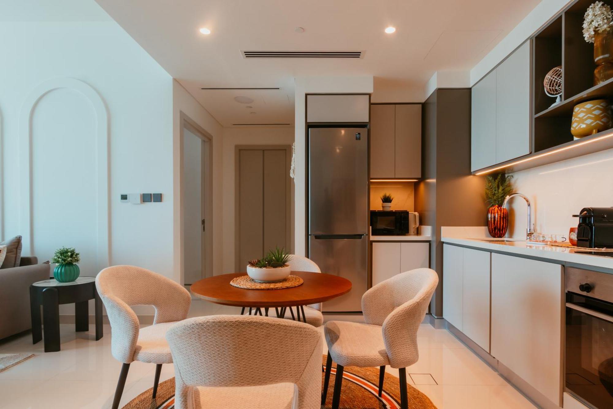 Apartment Oceanfront Escape: Stylish 1 Bedroom In Beachfront