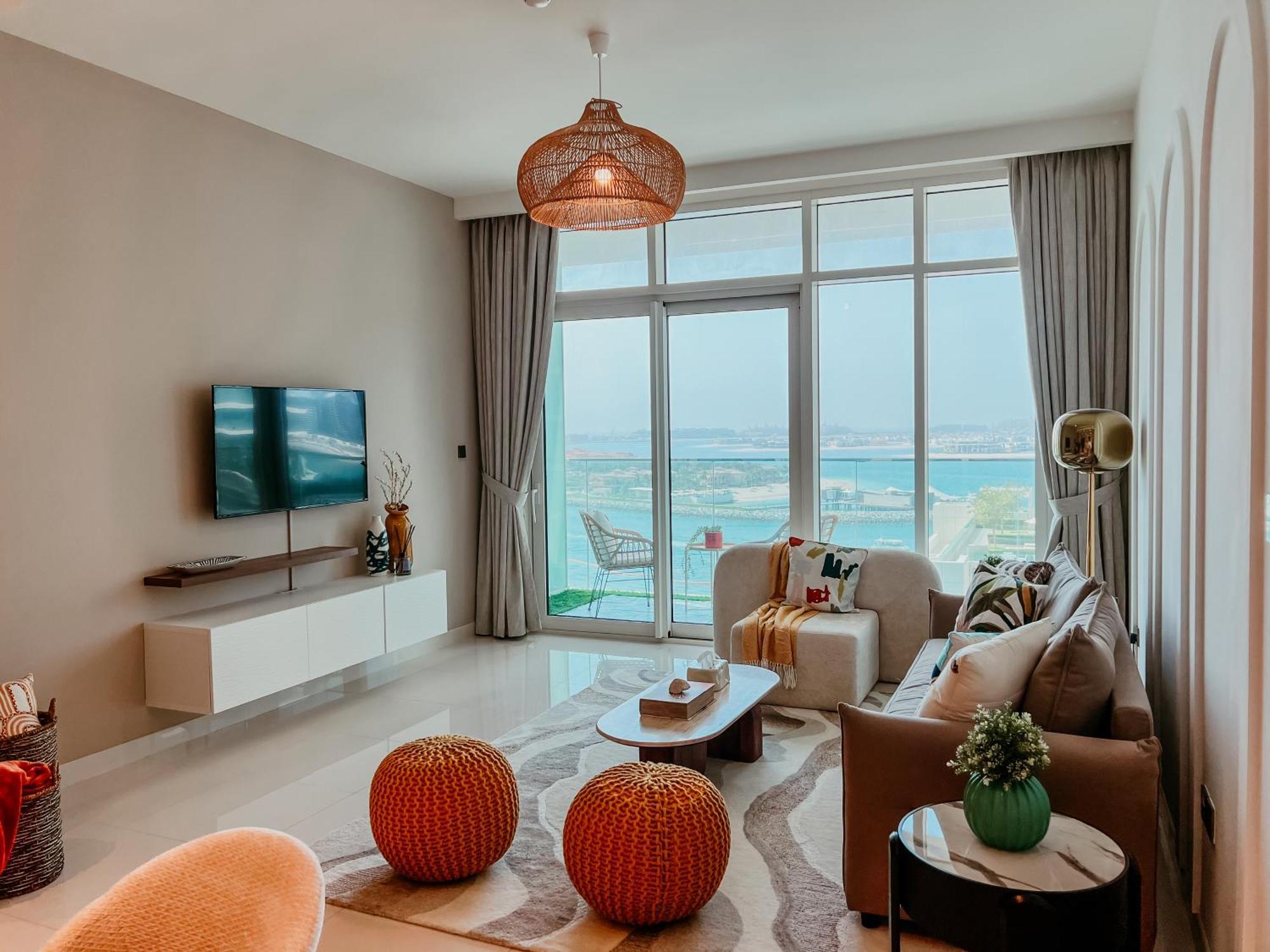 Oceanfront Escape: Stylish 1 Bedroom In Beachfront