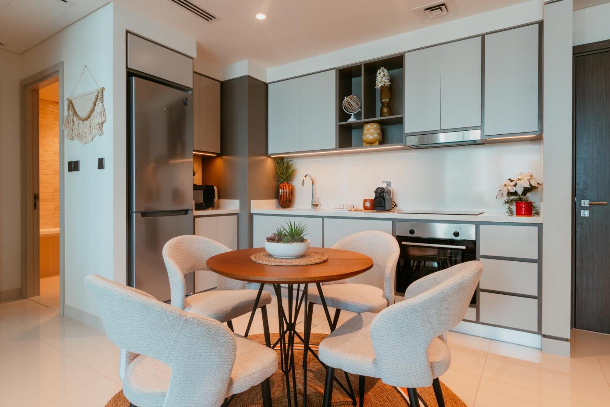 Oceanfront Escape: Stylish 1 Bedroom In Beachfront * Dubai