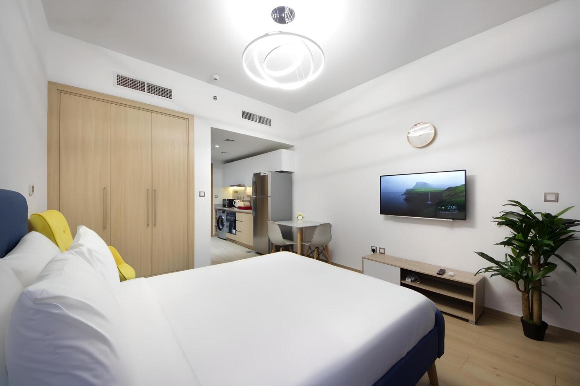 Apartment Aura Azizi By Golden Casa Dubai