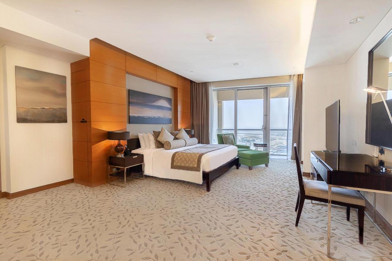 Four Apple Emaar Fashion Avenue Deluxe Apartemen *