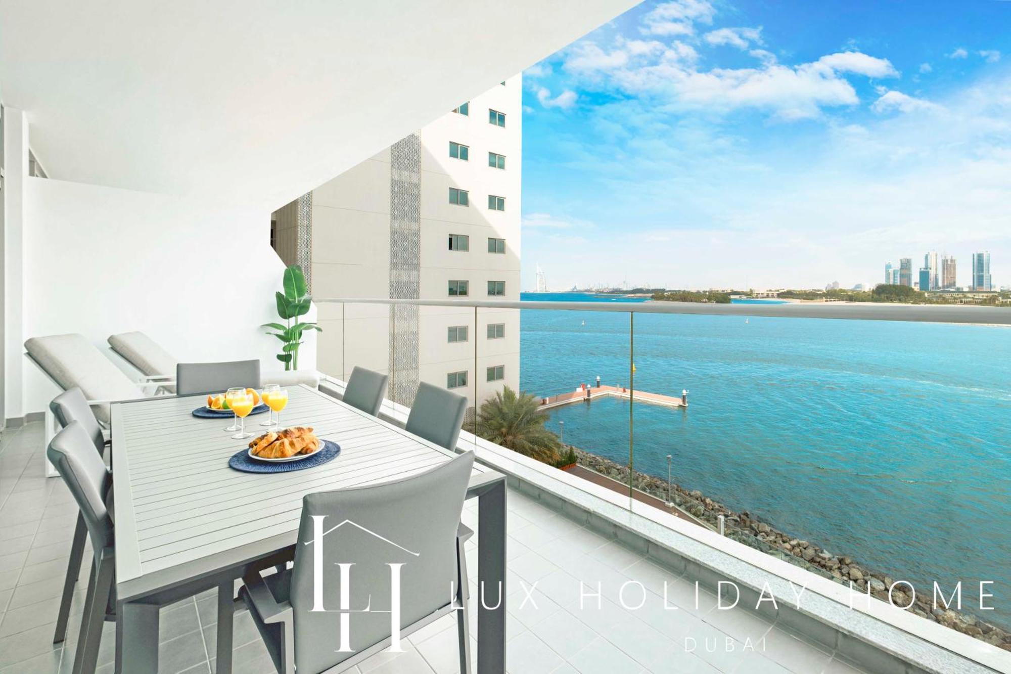 Lux Opulent Island Burj Khalifa View 7 *