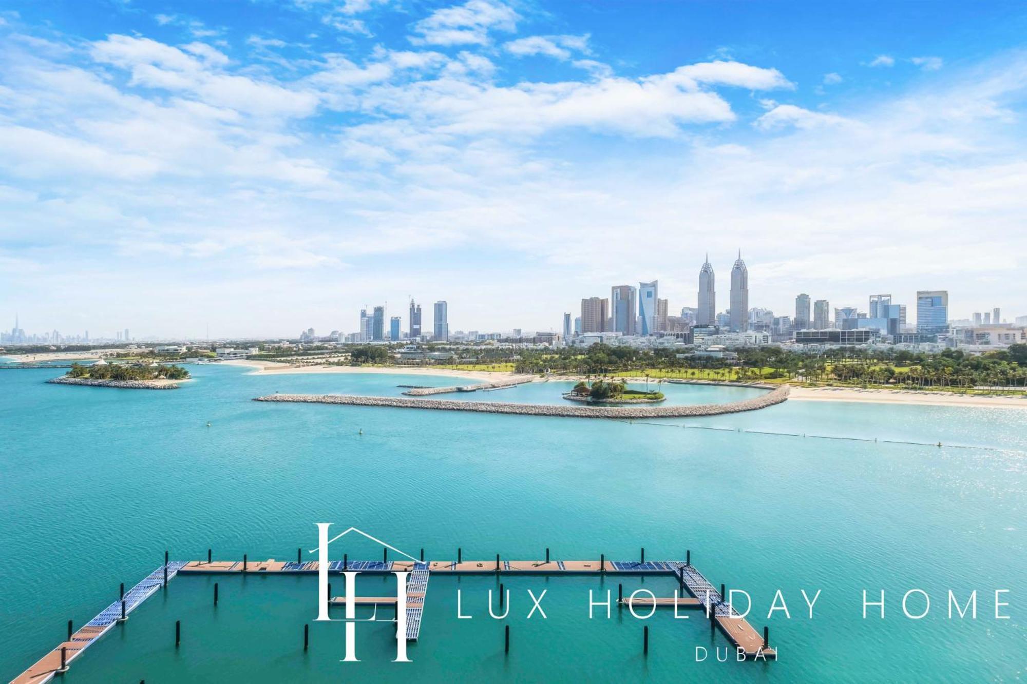 Lux Opulent Island Burj Khalifa View 7 *