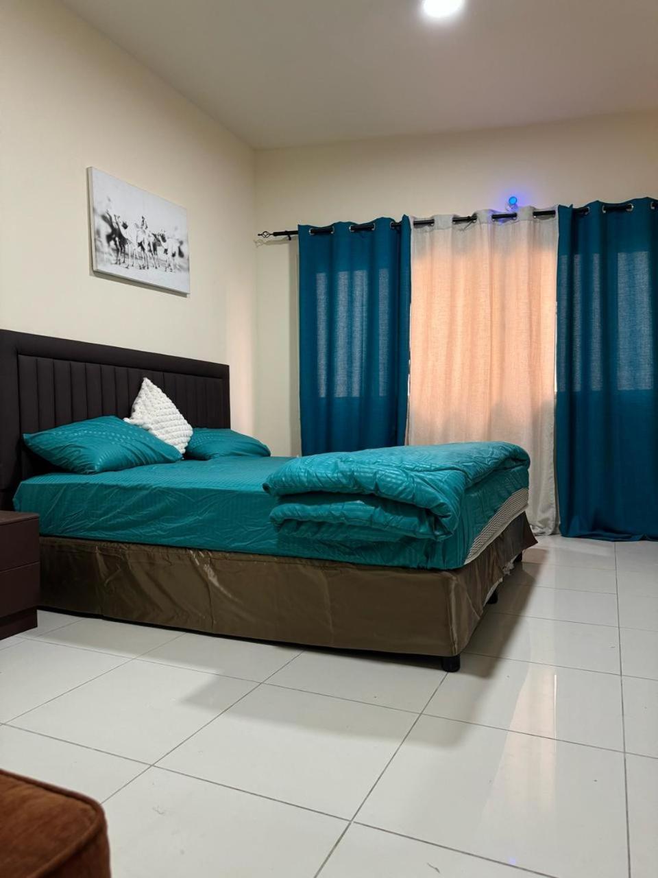 Fully Furnished Next To Sharaf Dg Metro Station Dubaï