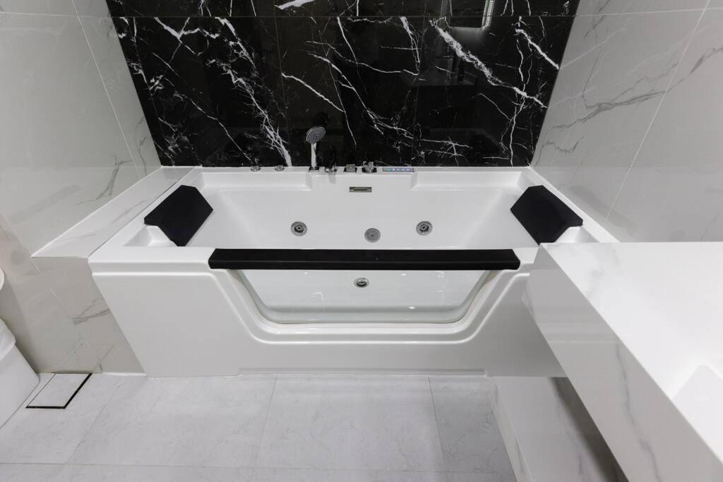 Stylish 3bdr In Rimal 2 Jbr * Dubái