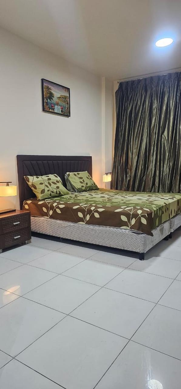 Hébergement de vacances Fully Furnished Next To Sharaf Dg Metro Station *