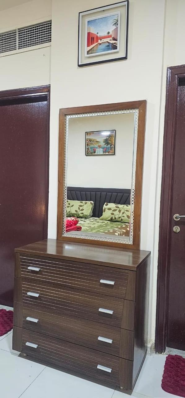 Fully Furnished Next To Sharaf Dg Metro Station * Dubaï