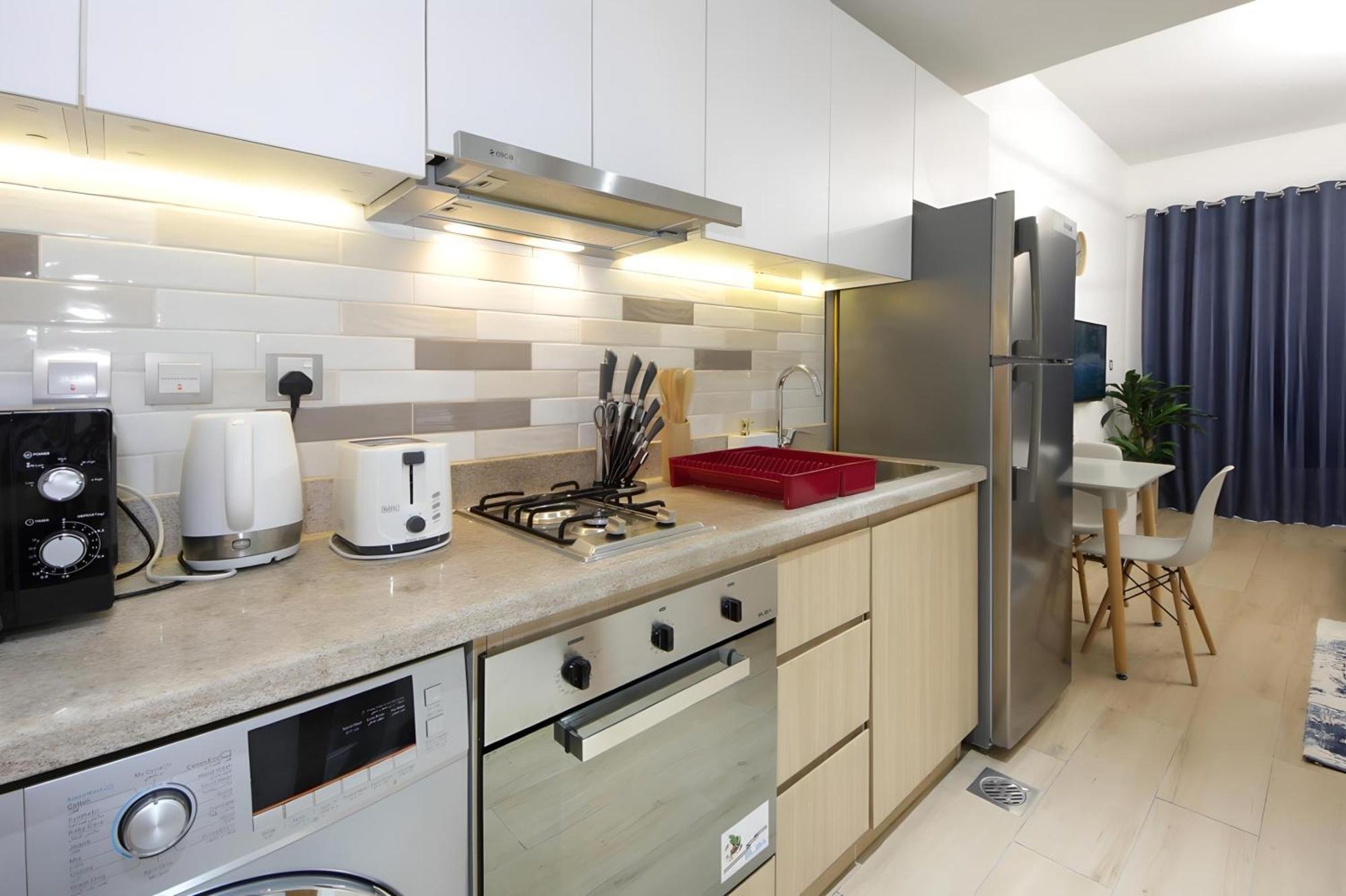 Apartment Aura Azizi By Golden Casa