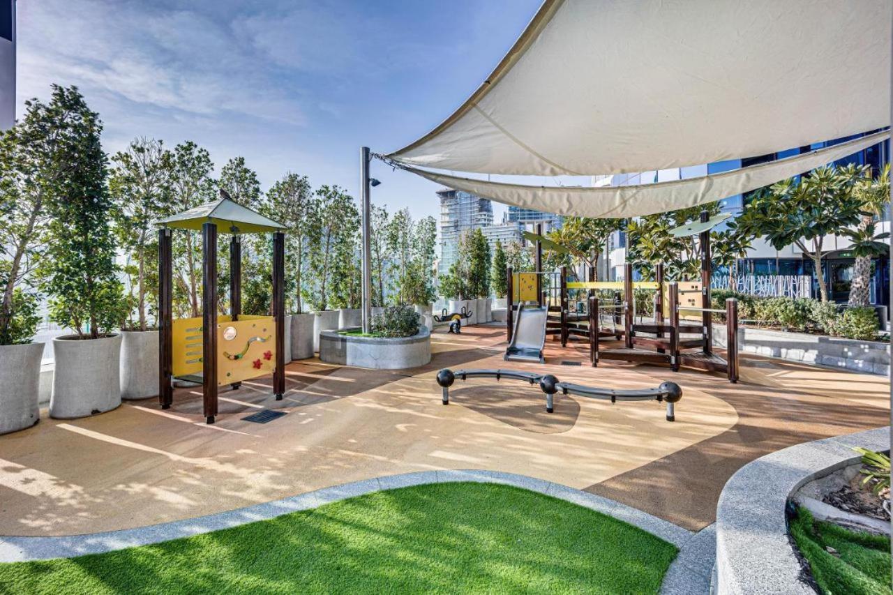 Paramount Towers - Elegant Apartemen