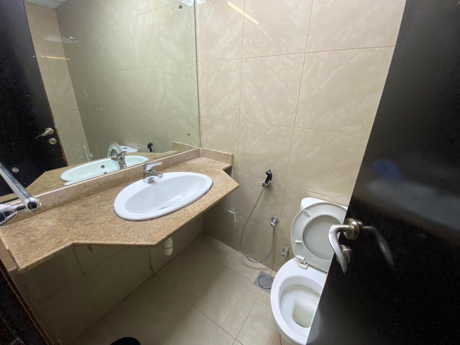 Budget With Private Bathroom For 'girls' Only In Dubai, Marina Apartamento Dubái
