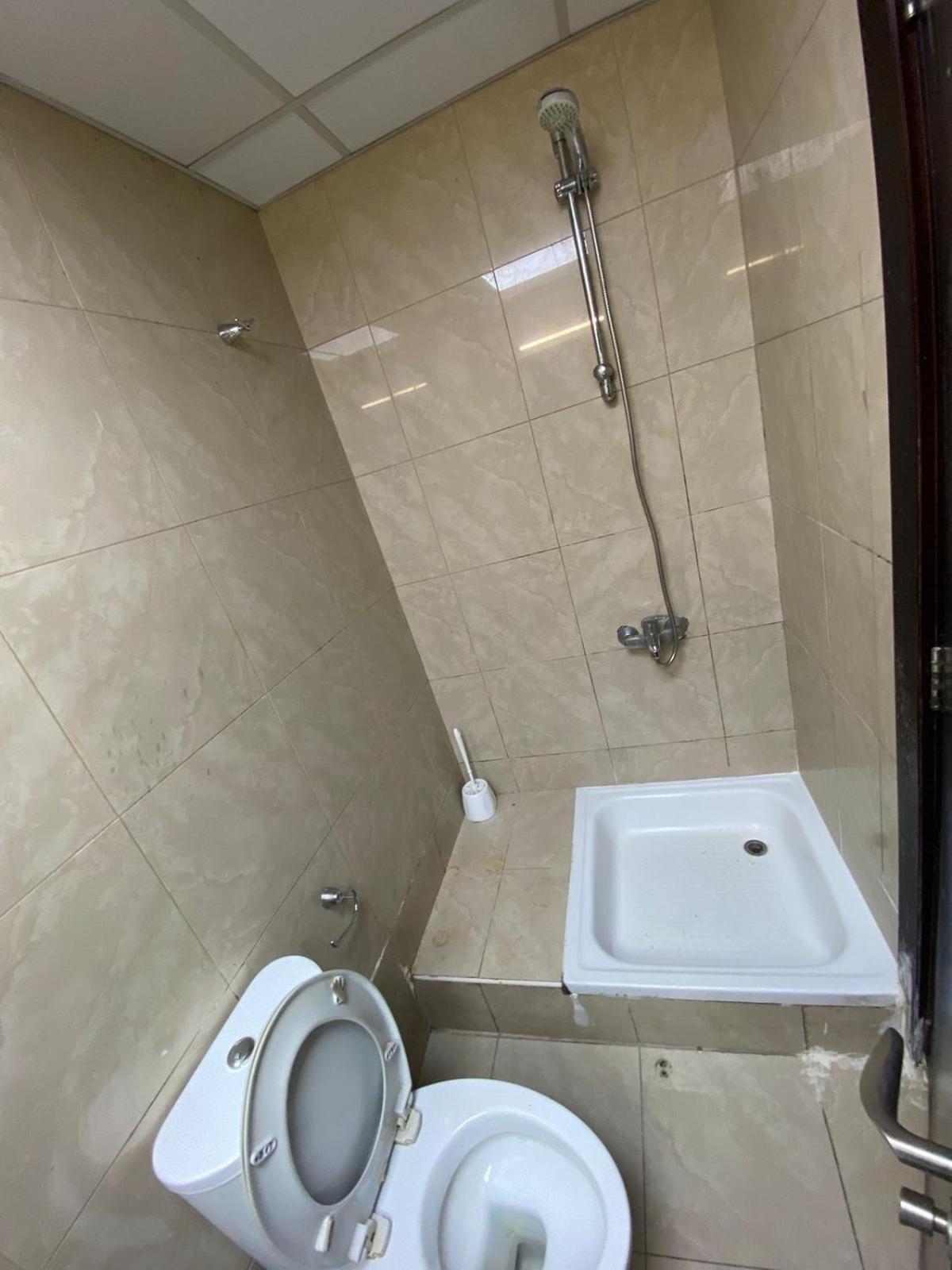 Budget With Private Bathroom For 'girls' Only In Dubai, Marina Apartamento *
