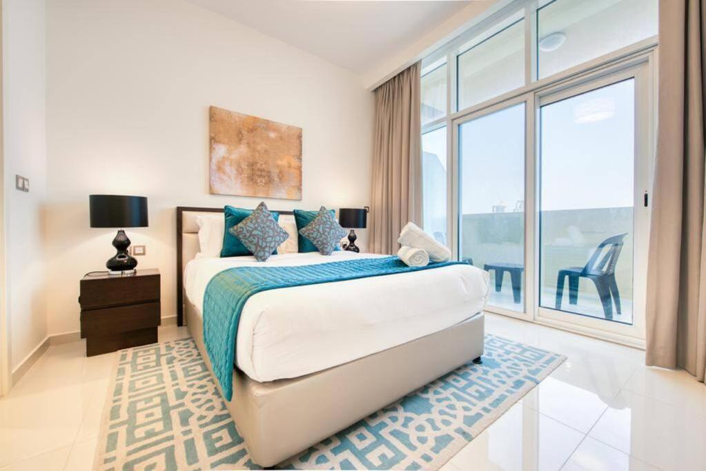 Spacious 1 Bed With Pool & View * Dubai