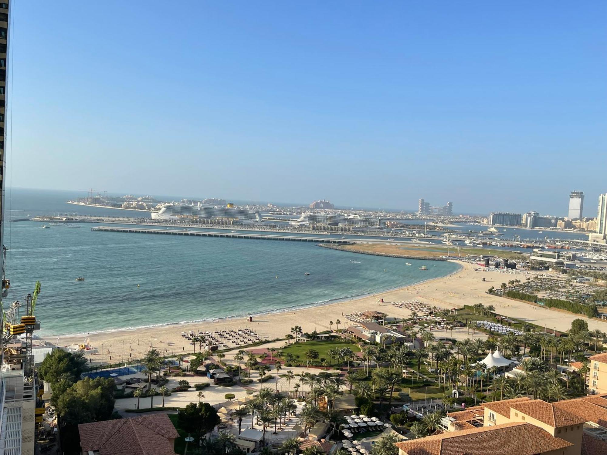 Seaview Beach Jbr - Walk To Beach - Gym - Pool - Metro Station Asrama