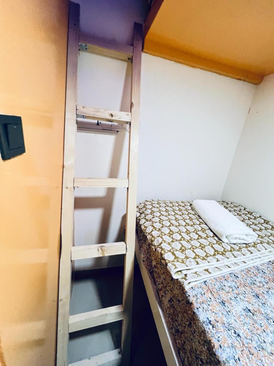 Moon Backpackers Burjman Exit 2, Family Partitions, Loft Partitions, Privatunterkunft Dubai