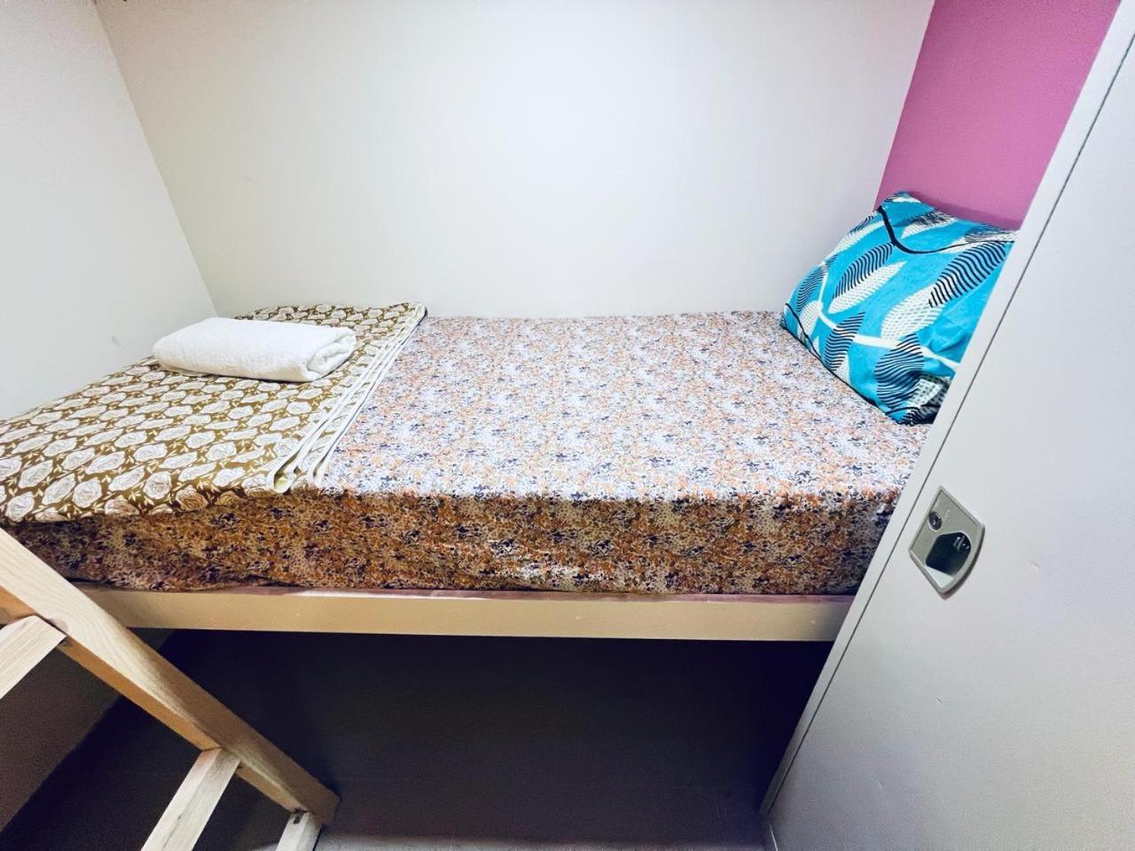 Moon Backpackers Burjman Exit 2, Family Partitions, Loft Partitions, Privatunterkunft Dubai
