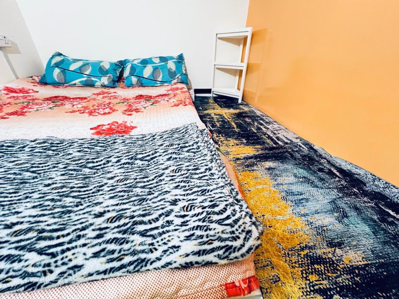 Moon Backpackers Burjman Exit 2, Family Partitions, Loft Partitions, Privatunterkunft Dubai