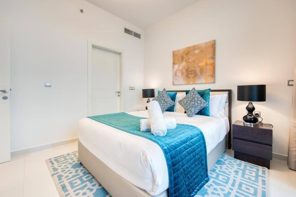 Apartamento Spacious 1 Bed With Pool & View Dubai