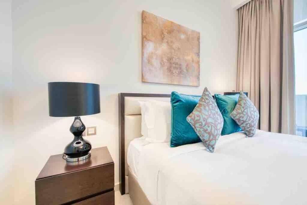Apartamento Spacious 1 Bed With Pool & View Dubái