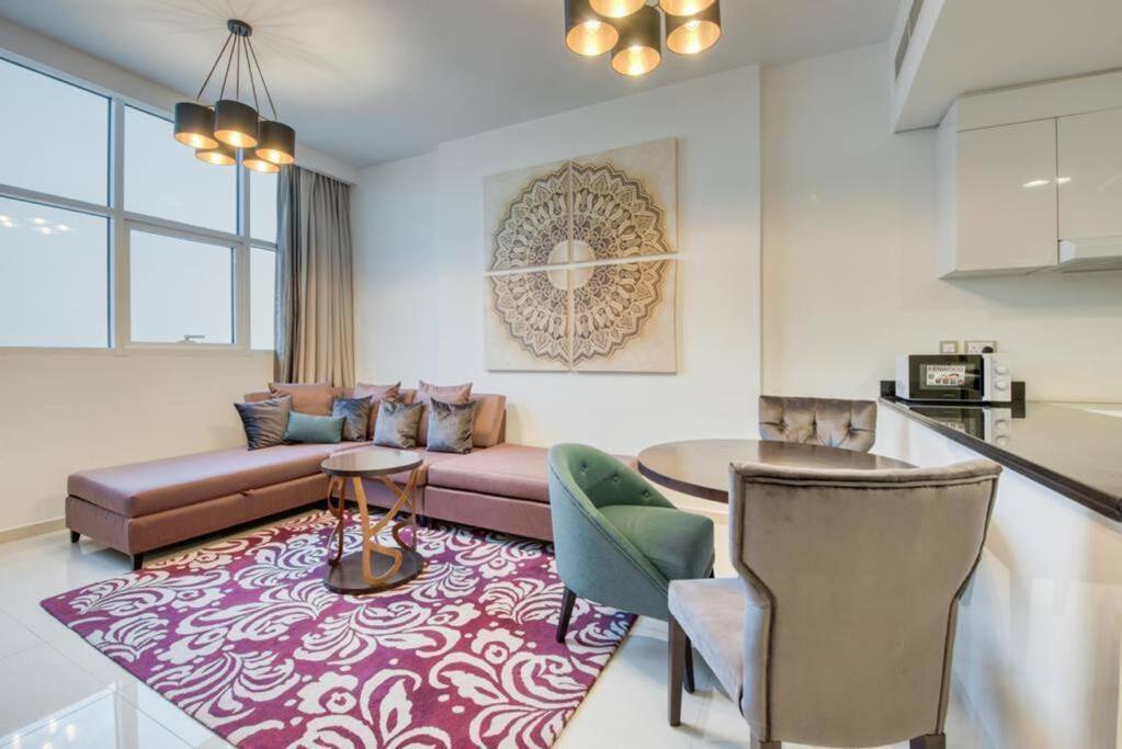 Spacious 1 Bed With Pool & View Apartamento *