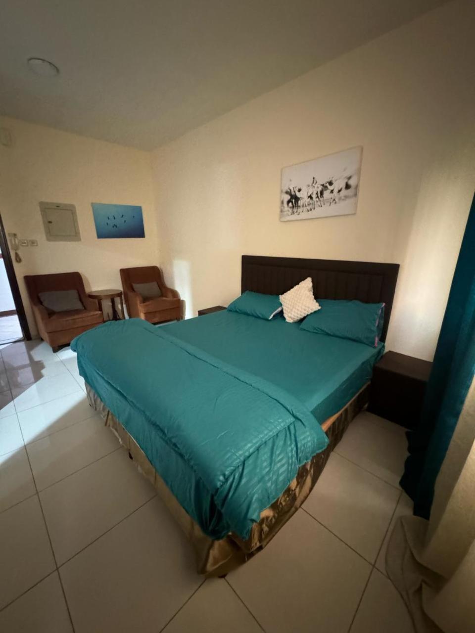 Hébergement de vacances Fully Furnished Next To Sharaf Dg Metro Station Dubaï
