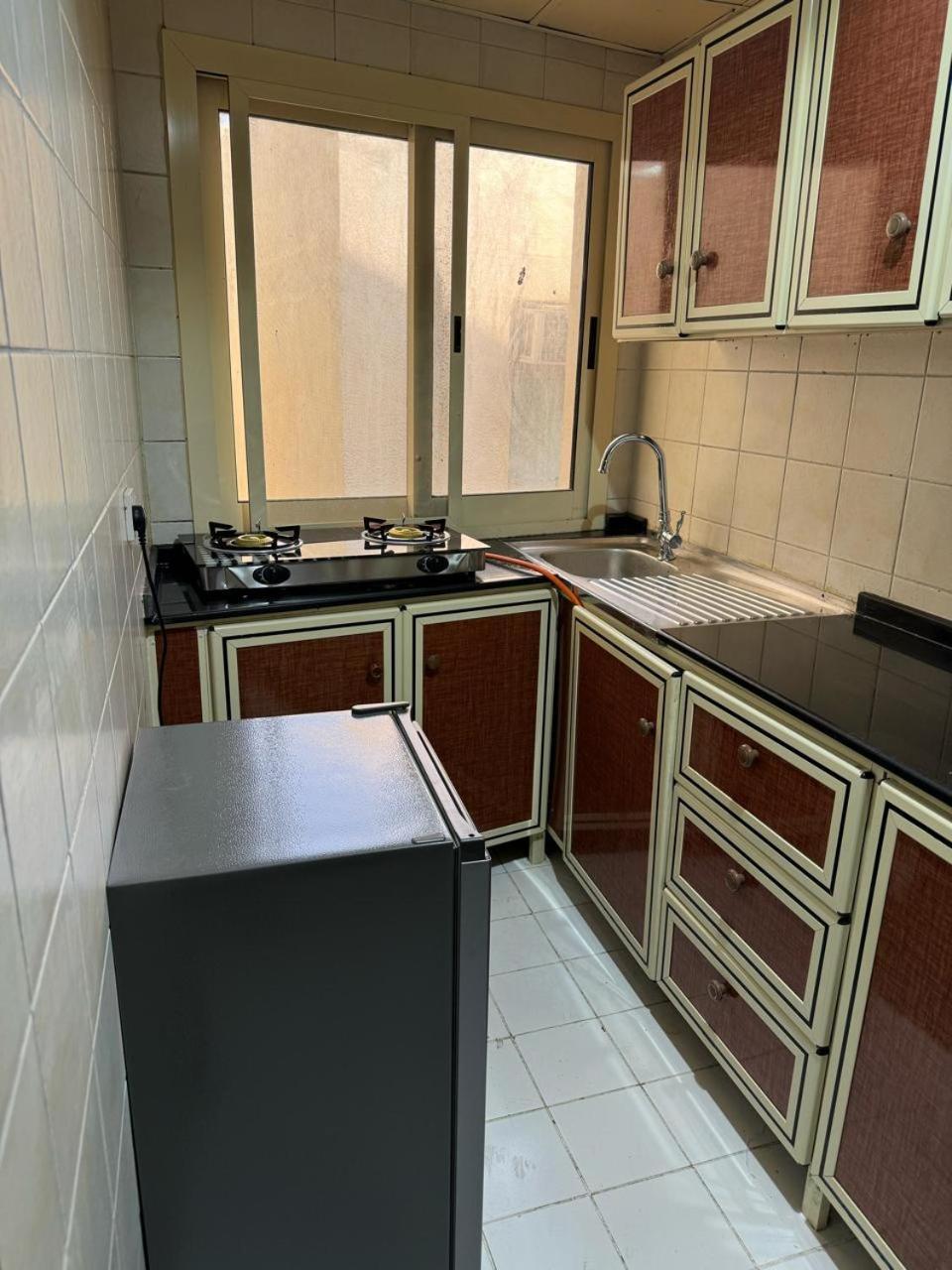Fully Furnished Next To Sharaf Dg Metro Station Dubaï
