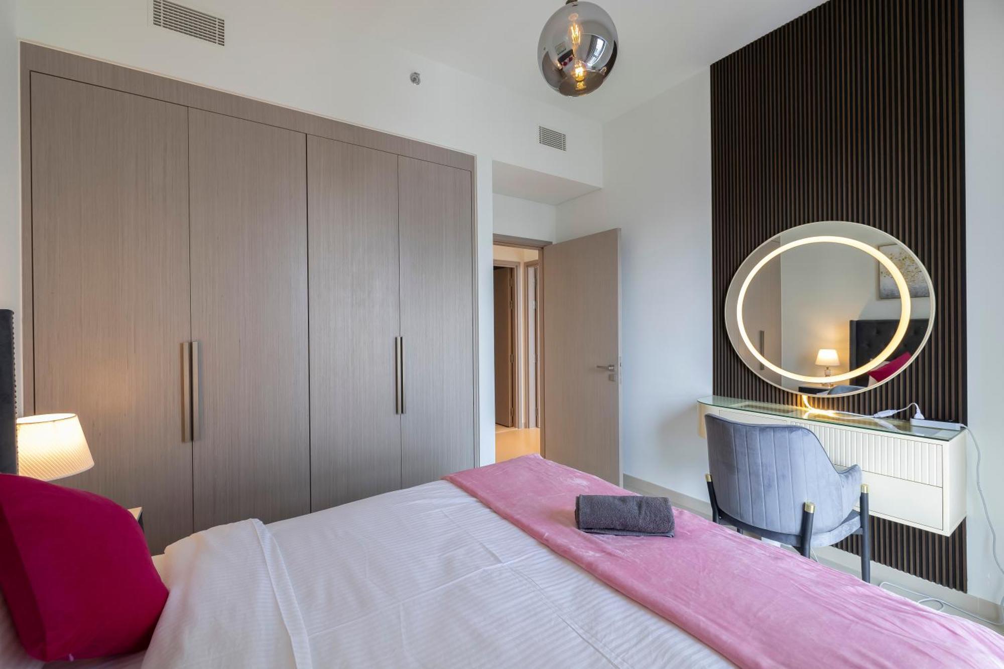 Luxury 2-br Apt With Burj View Apartamento Dubái