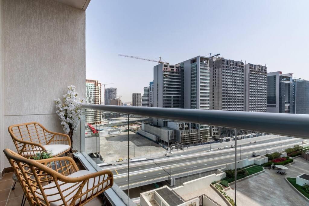 First Class Cozy & Burj, Metro, Mall Nearby * Dubai