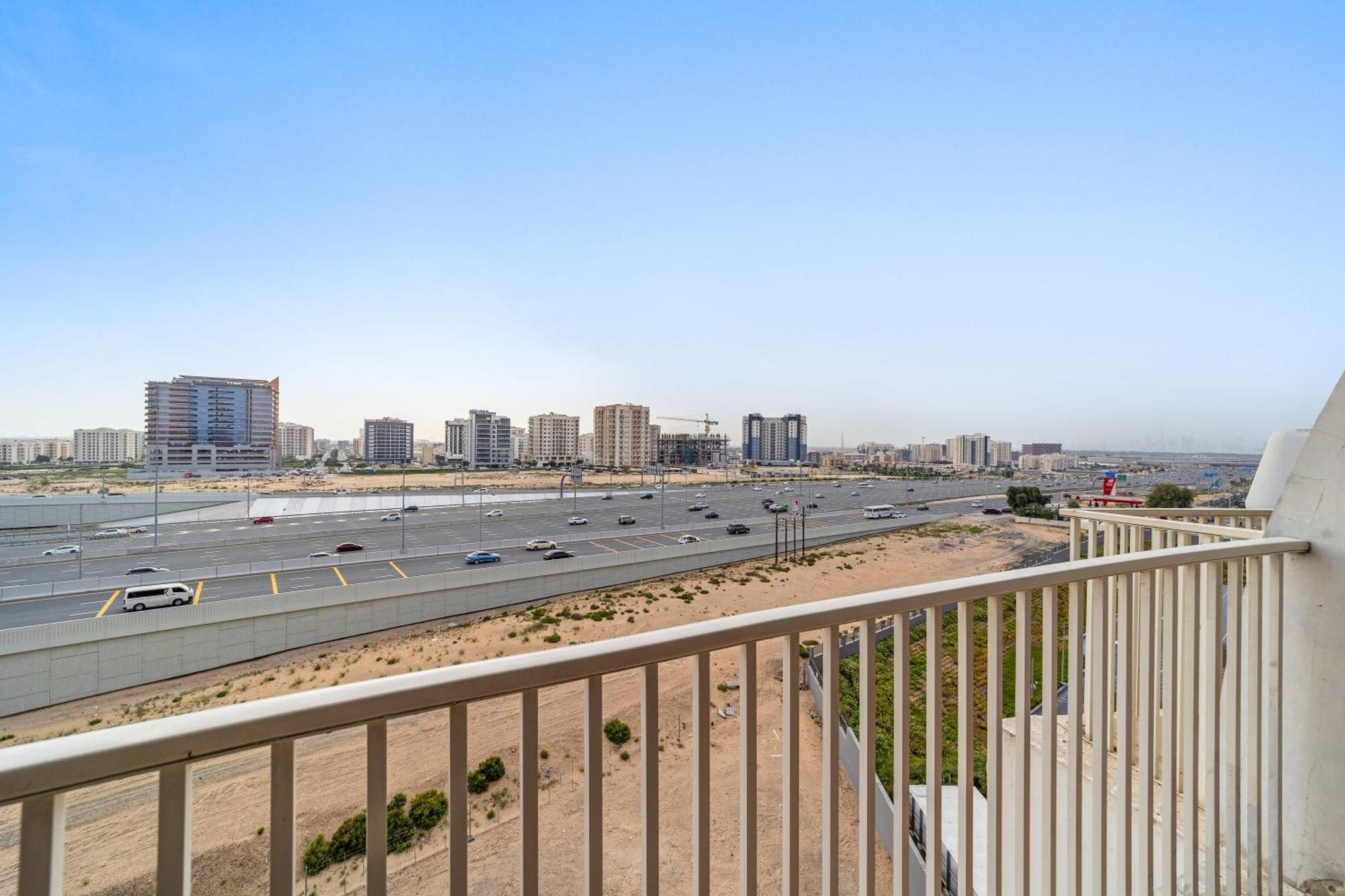 Silkhaus Chic Near Silicon Oasis Shopping Mall Appartement