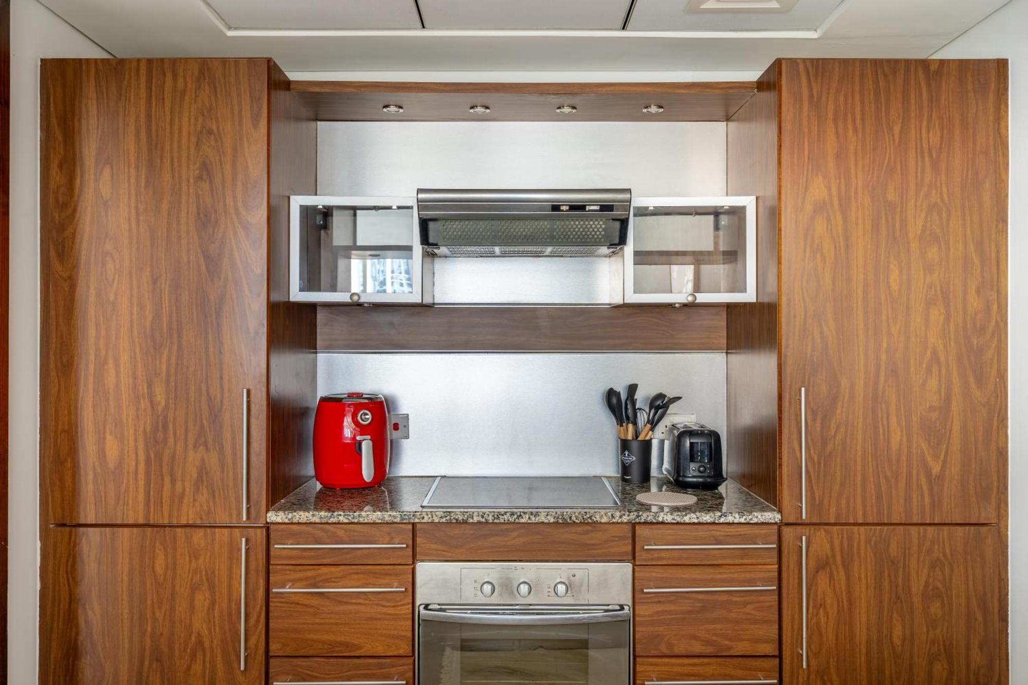 Spacious & Luxurious 1br - Marina Views - 3mn Walk To Tram, Jbr & (adults Only)