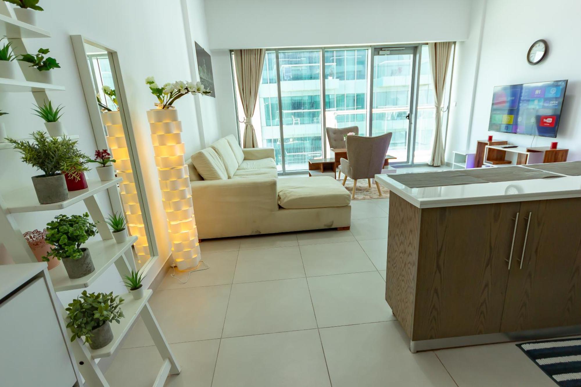 Deluxe One Bedroom For Rent In Al Barsha South Appartement *