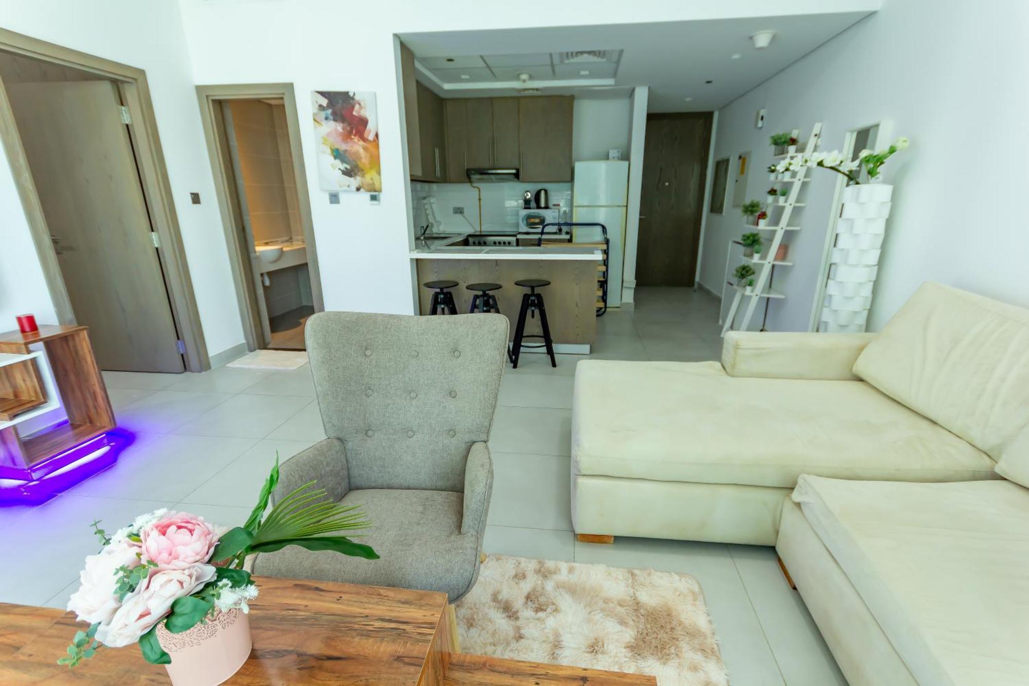 Deluxe One Bedroom For Rent In Al Barsha South * Dubaï