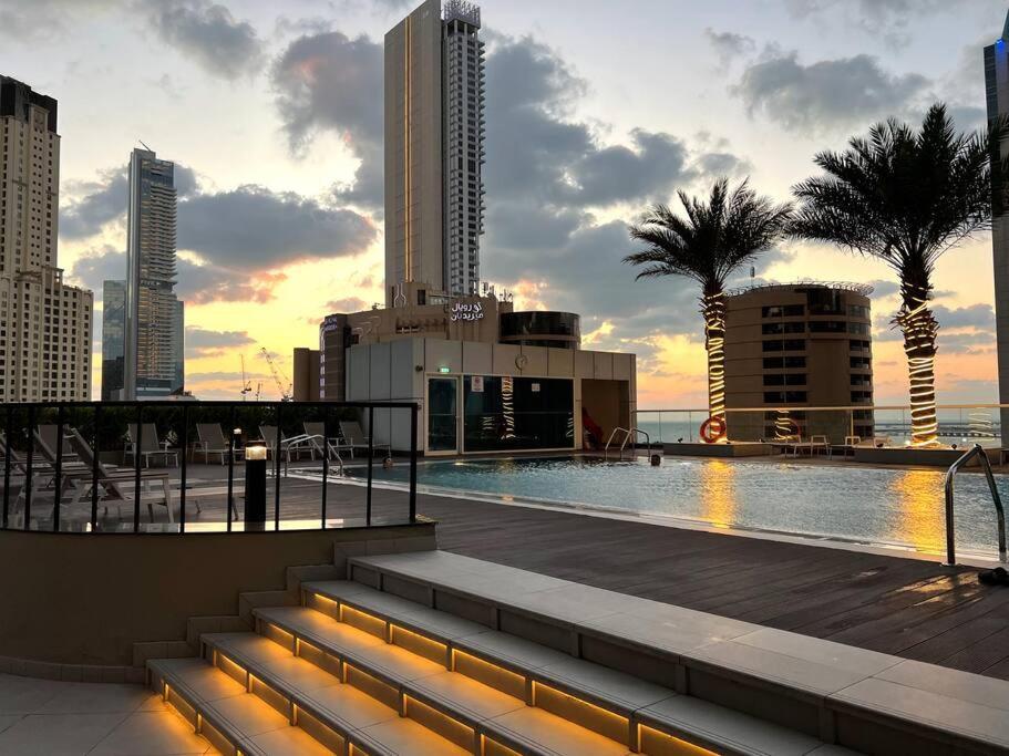 1 Bedroom Flat, Luxury Amenities, Near Jbr & Club With Free Parking In Jbr Apartamento *