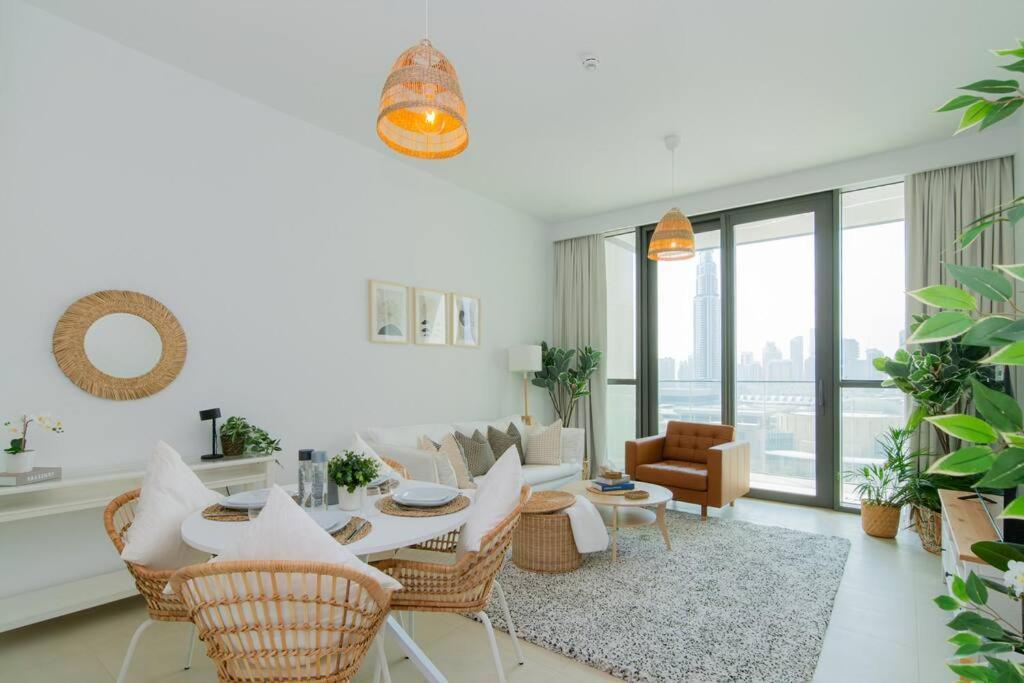 Elite Escape - 2 Bhk Getaway With Mall Access - 1508 Apartment