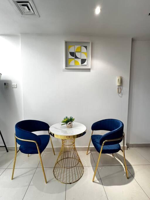 Elegant Marina View King Bed Apartament