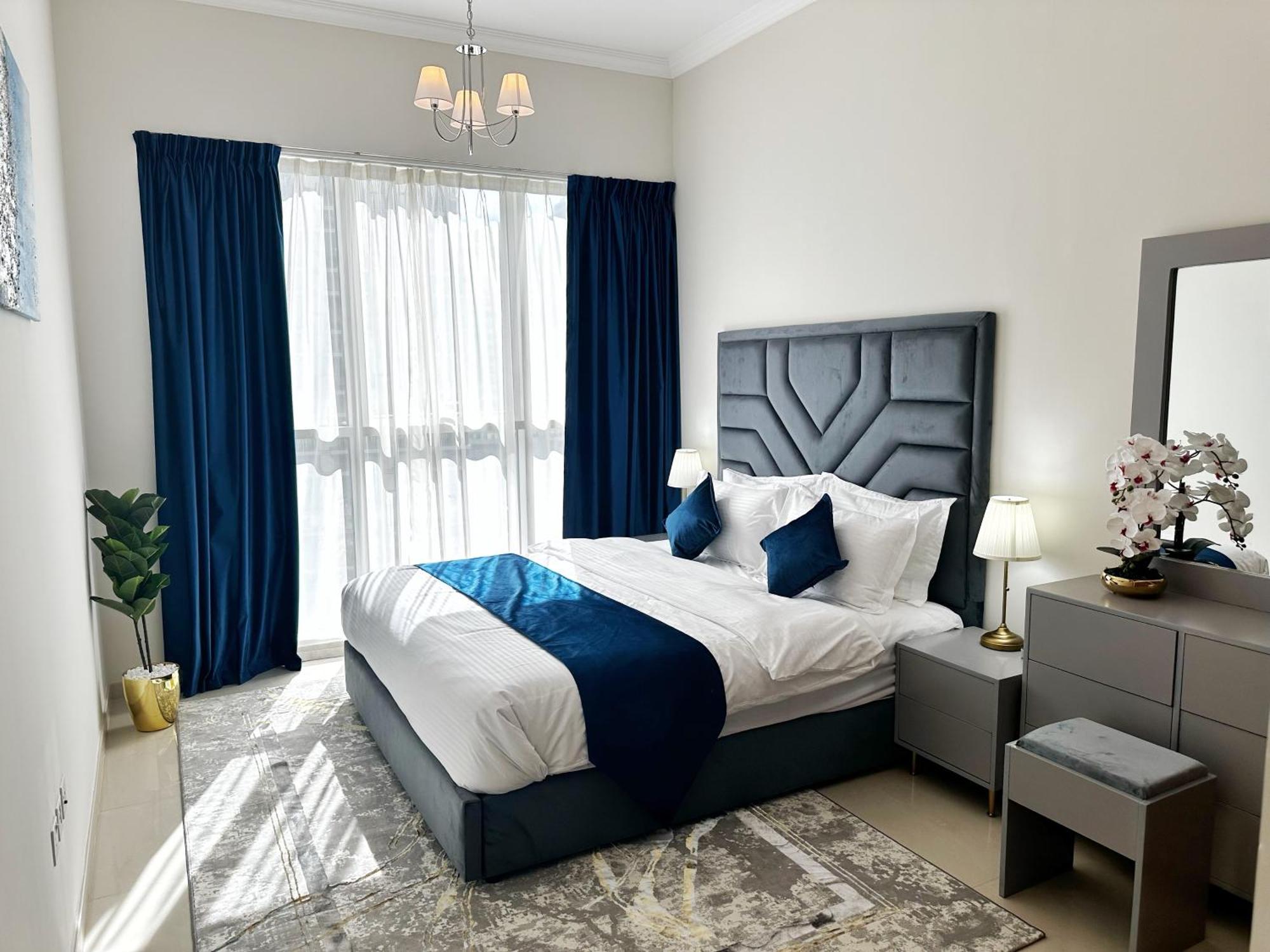 Dunya Tower Luxury And 2 Min Walk To Mall And Burj Khalifa In Heart Of Downtown *