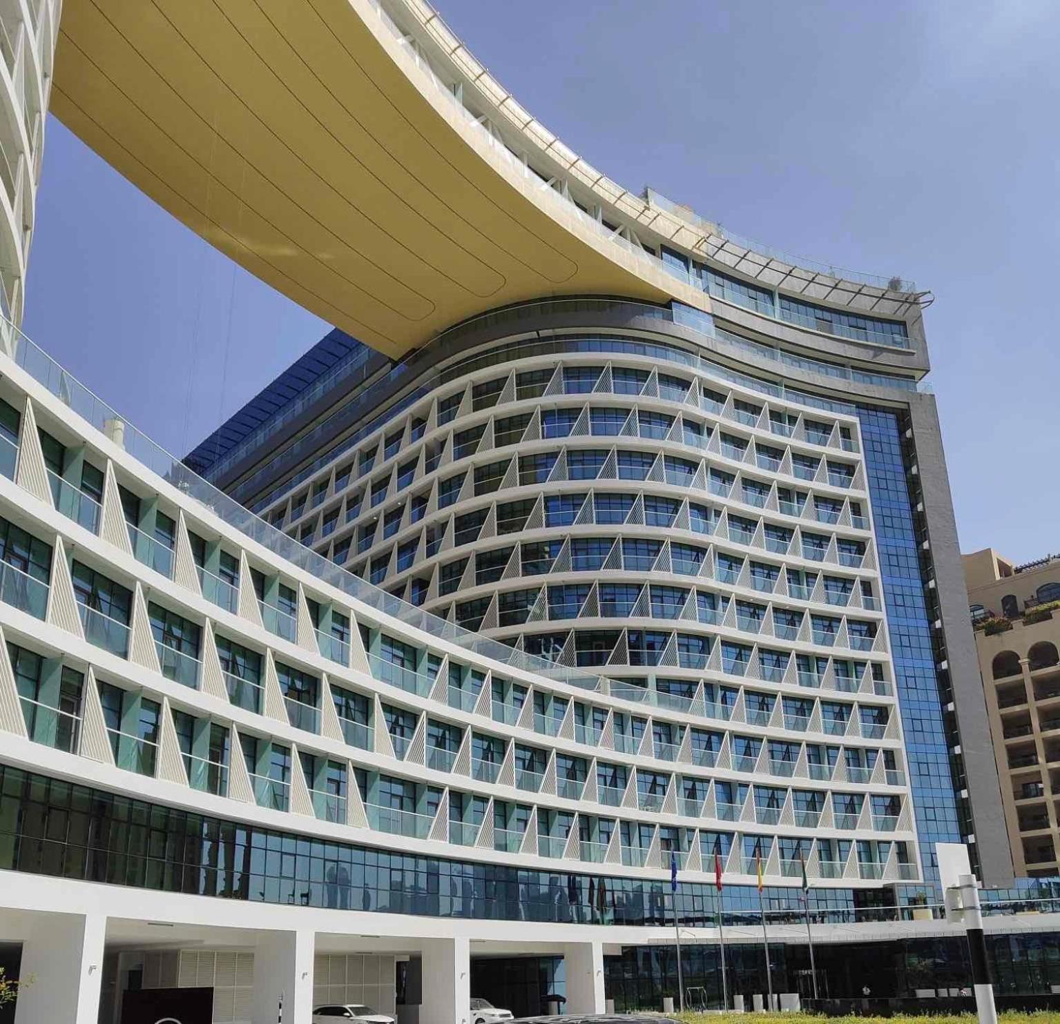 Apartemen Beachside Bliss: Stylish New At Seven Palm *