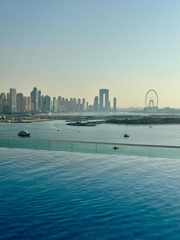 Beachside Bliss: Stylish New At Seven Palm Apartemen *