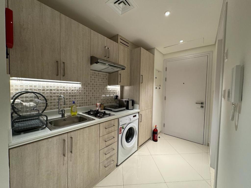 Beachside Bliss: Stylish New At Seven Palm Apartemen Dubai